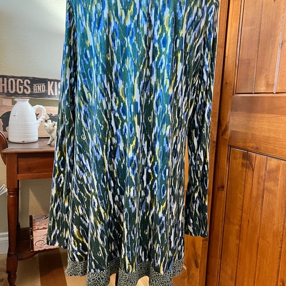 LOGO Tunic - Picture 2 of 3